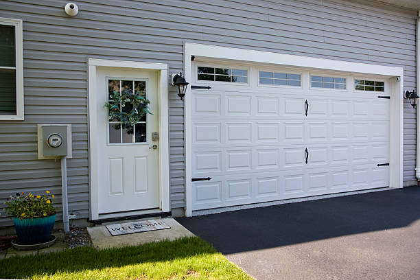 24/7 Emergency Garage Door Roller Replacement experts in Fenton, MI